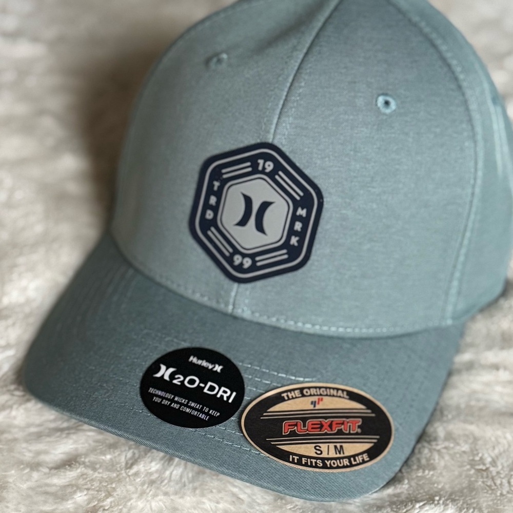 NWT Hurley H20 Dri West End Hat - Flexfit - S/M - Bluish Gray with Black Logo